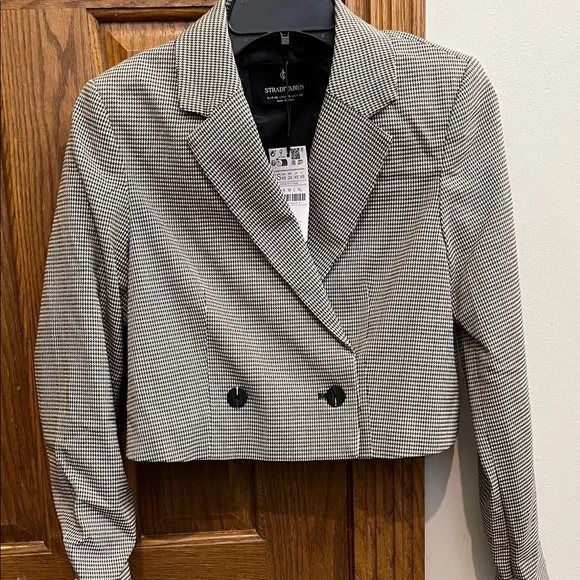 Stradivarius Women's Black, Brown, & Cream Cropped Blazer - Picture 4 of 9